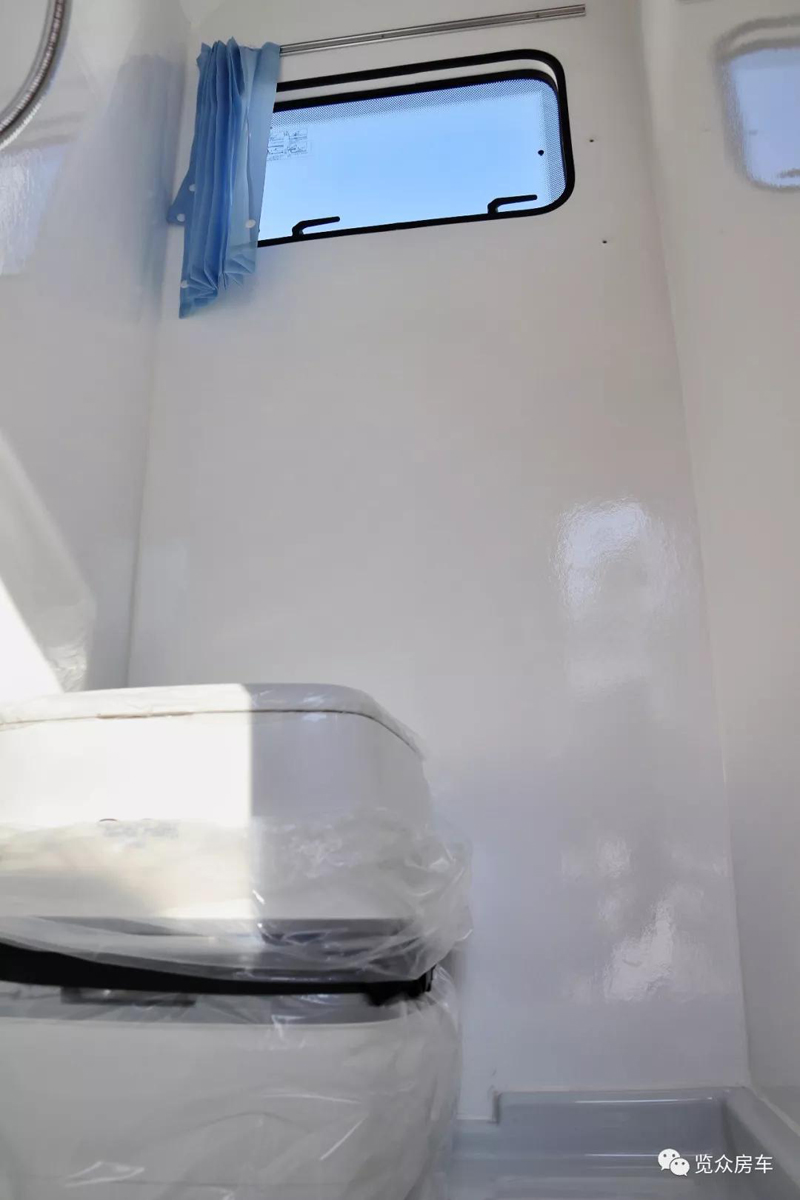 外觀大氣，空間十足的房車
